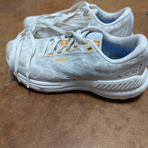 Brooks adrenaline GTS 23 women's size 7.5 - Picture 2 of 5
